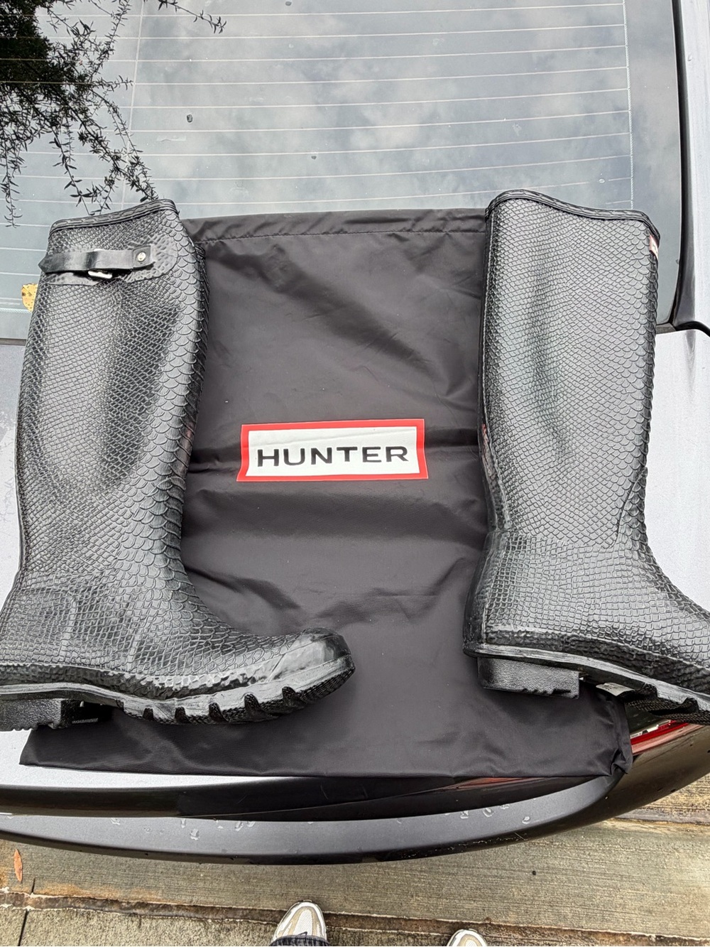Hunter women Black Textured Tall Rain Boots
